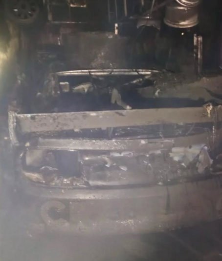 Un incendio destruyó el Ford Mustang de Niki Trosset - Diario Imagen de  Arrecifes